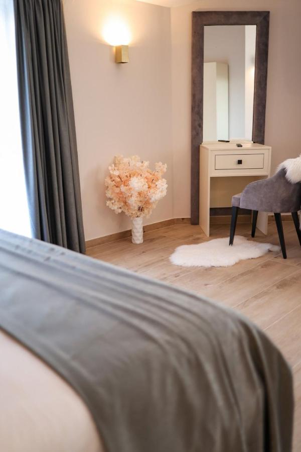Castello Exclusive Rooms With Breakfast - By Ta Leut Agency Privlaka  Luaran gambar