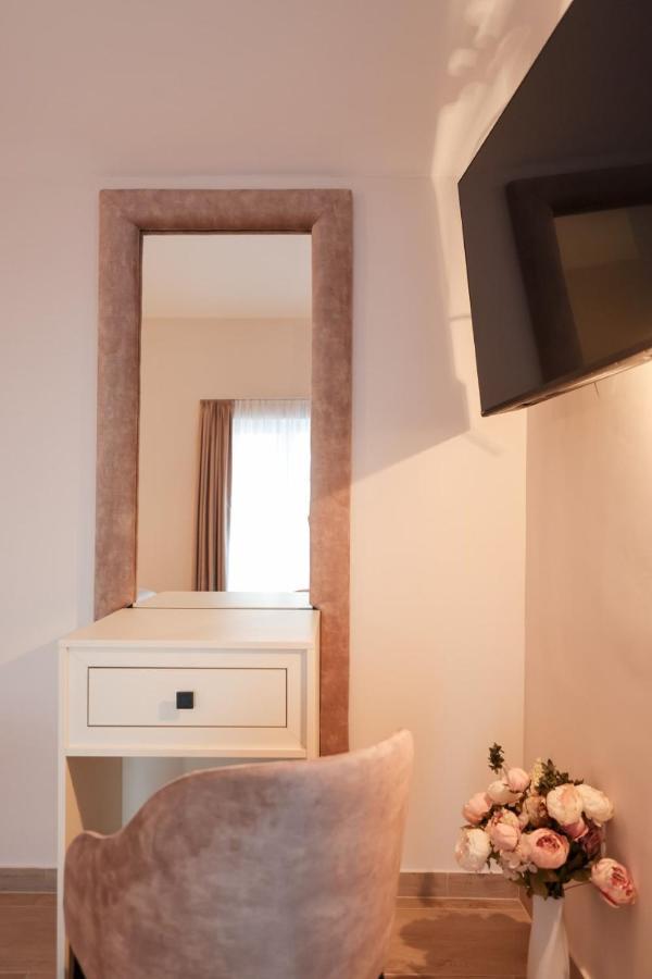 Castello Exclusive Rooms With Breakfast - By Ta Leut Agency Privlaka  Luaran gambar